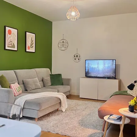 Modern 1-bed 30min To & Parking Apartment London