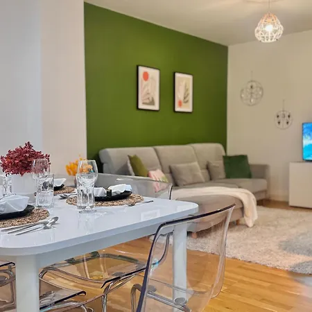 Modern 1-bed 30min To & Parking Apartment