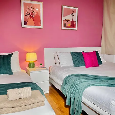 Modern 1-bed 30min To & Parking Apartment *