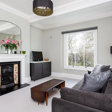 Perfect Pied-a-terre In Clapham By Underthedoormat Apartment *