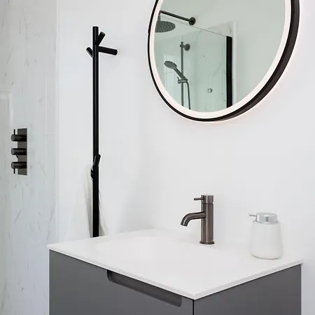 Perfect Pied-a-terre In Clapham By Underthedoormat London