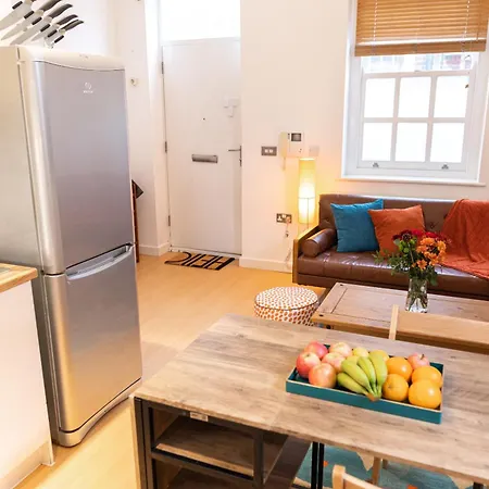 Bartlett House With Terrace Near Greenwich Holiday home London