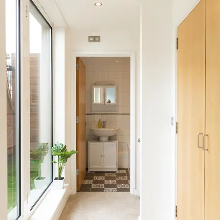 Bartlett House With Terrace Near Greenwich Holiday home