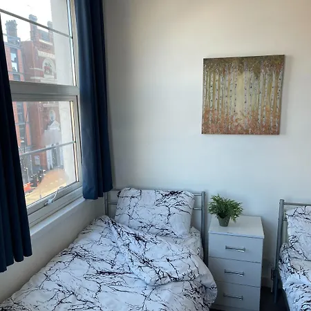 Guest house At Kilburn, Seconds Away From Tube Station *