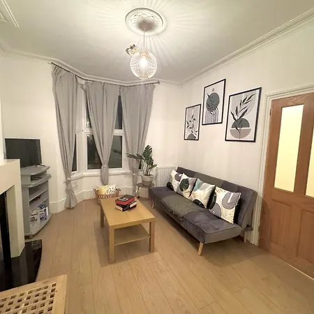 Spacious 3 Bedroom House Near London, O2, Excel, Stratford, Tube Station & Parking Available