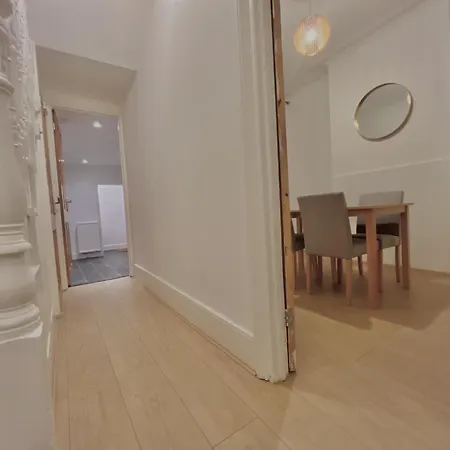 Spacious 3 Bedroom House Near London, O2, Excel, Stratford, Tube Station & Parking Available