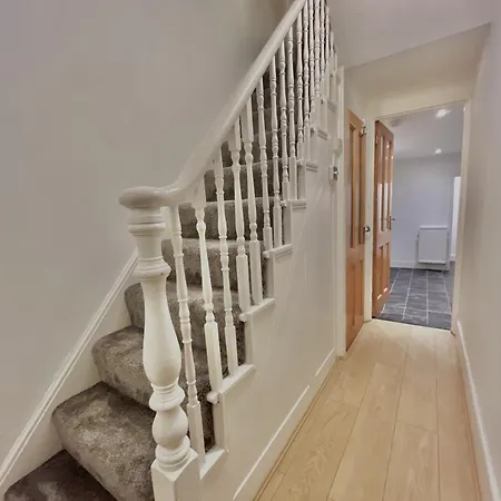 Spacious 3 Bedroom House Near London, O2, Excel, Stratford, Tube Station & Parking Available London