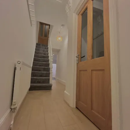 Spacious 3 Bedroom House Near London, O2, Excel, Stratford, Tube Station & Parking Available *
