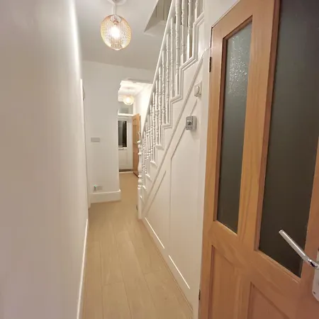 Spacious 3 Bedroom House Near London, O2, Excel, Stratford, Tube Station & Parking Available