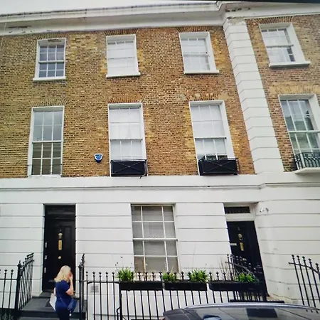 Living 3 Bedroom Apartment London