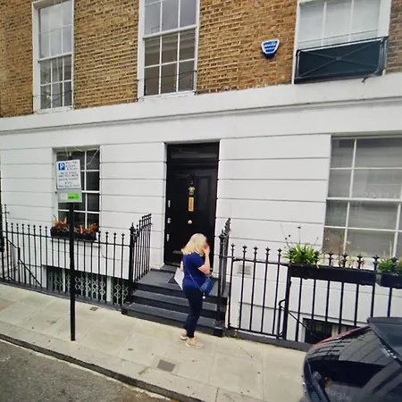 Living 3 Bedroom Apartment *