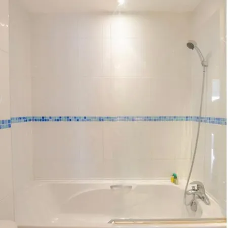Apartment Amazing River View 2 Bedroom Apartment, Sleeps 6 , Balcony And Parking London