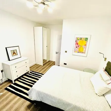 Family Flat In Camden, Location, Next To Attractions