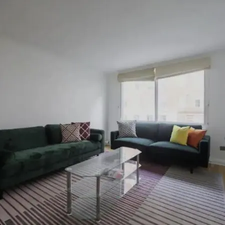 Capital Two Bedroom Sloane Avenue * Londres