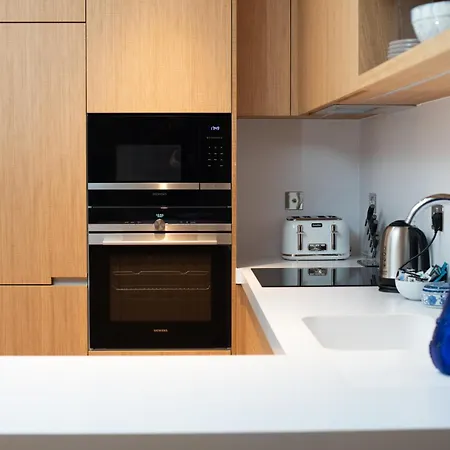 Capital Two Bedroom Flat In Battersea Apartment *