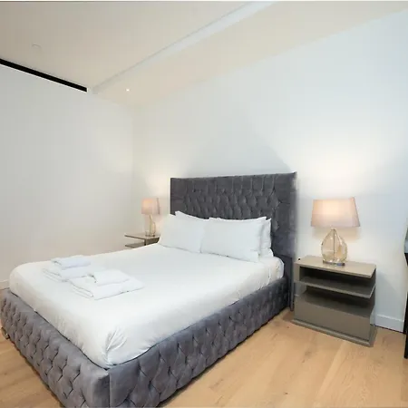 Capital Two Bedroom Flat In Battersea London