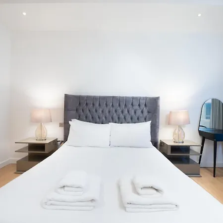 Capital Two Bedroom Flat In Battersea Apartment *