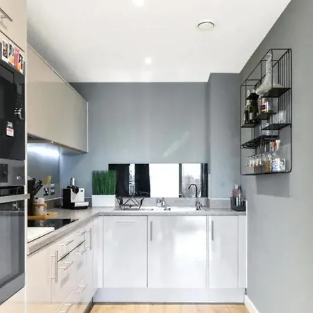 Londonaprt 1bed Balcony Gym Tv Wifi Apartment London