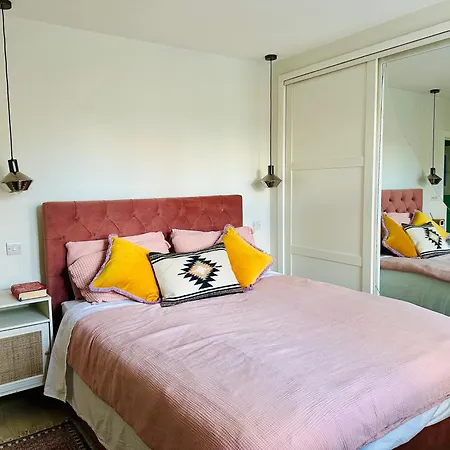 Townhouse By Notting Hill - Sleeps5 Petsok Tv Wifi Holiday home *
