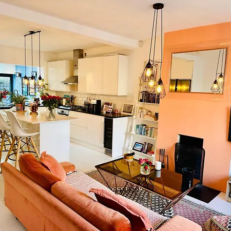 Townhouse By Notting Hill - Sleeps5 Petsok Tv Wifi Holiday home *