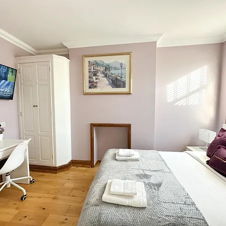 Guest house Fulham London