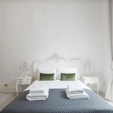 Pont Street By Capital Apartment *