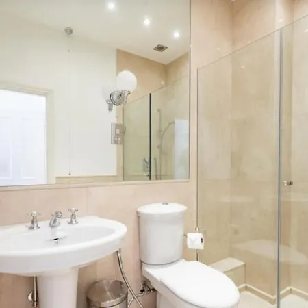 Pont Street By Capital Apartment *