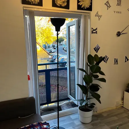 1-bed Flat With Fast Wi-fi In Prime Location 15mins From