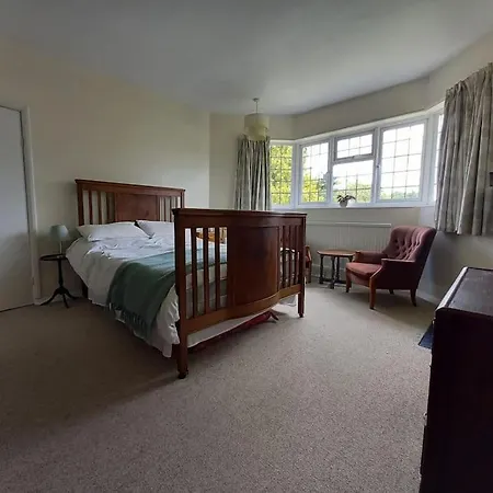 Apartment Private 1-bedroom In Raynes Park
