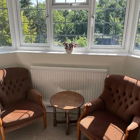 Private 1-bedroom In Apartment *