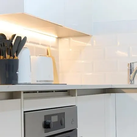 Hyde Park - 5 Sleeps - Parking Apartment