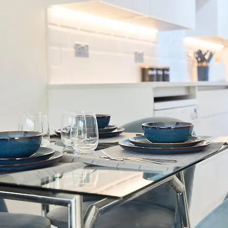 Apartment Hyde Park - 5 Sleeps - Parking *