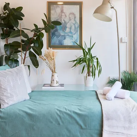 Hyde Park - 5 Sleeps - Parking Apartment *