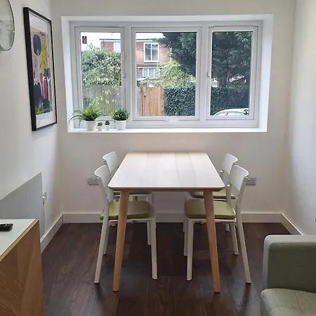 Guest house Peaceful London - 1 Bedroom & Free Parking *