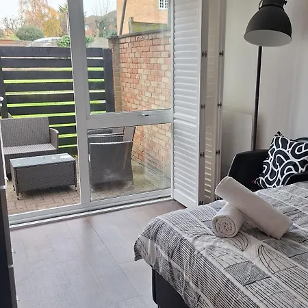 Guest house Peaceful London - 1 Bedroom & Free Parking