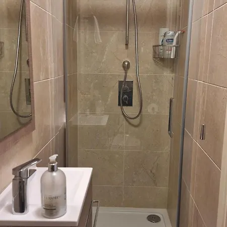 Guest house Peaceful London - 1 Bedroom & Free Parking Woodford
