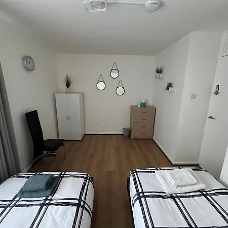 Spacious For Rent 10 Min From Tower Bridge *