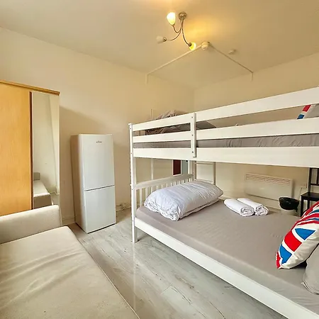 Guest house 81 London