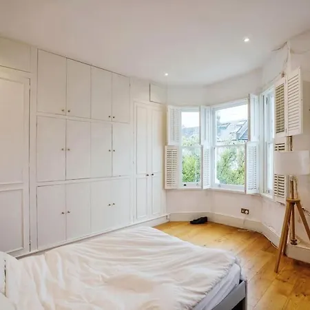 Fulham Spacious Luxe House King Bed Garden Apartment
