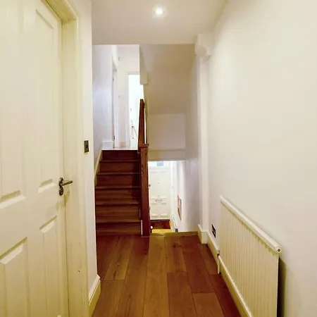 Fulham Spacious Luxe House King Bed Garden Apartment *