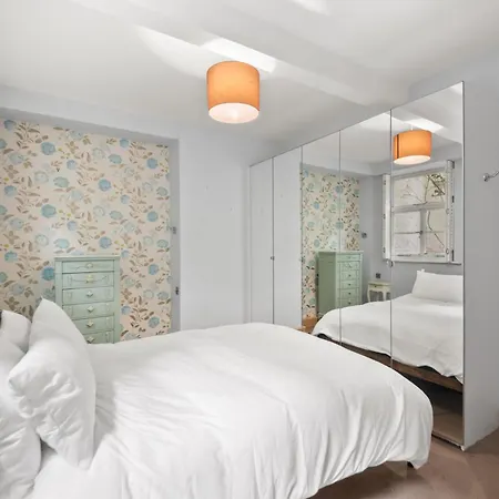 Sg, Elegant Knightsbridge By Harrods London