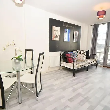 Apartment Giogio - Comfortable Stratford Flat With Stunning Views *