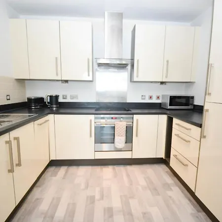 Giogio - Comfortable Stratford Flat With Stunning Views