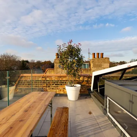 Spectacular 2 Bed Scandi Style Penthouse With Terrace London