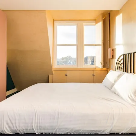 Spectacular 2 Bed Scandi Style Penthouse With Terrace London