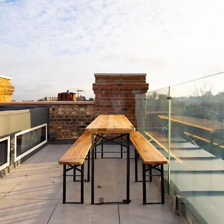 Spectacular 2 Bed Scandi Style Penthouse With Terrace London