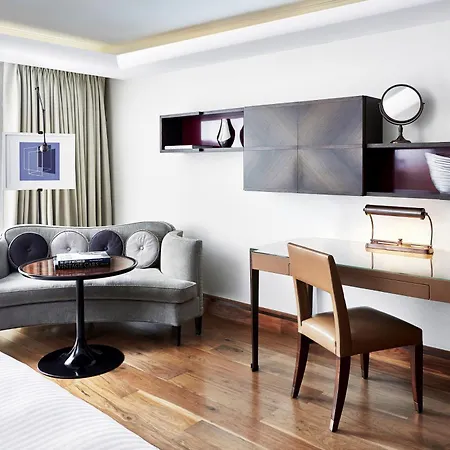 The Connaught, Maybourne Collection 5* Londýn