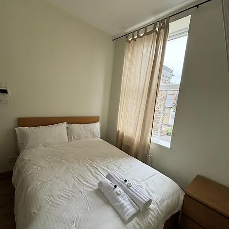 Harrow Road Homestay *