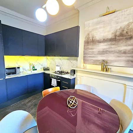 Stylish Hyde Park By Tube Stations With Elevator