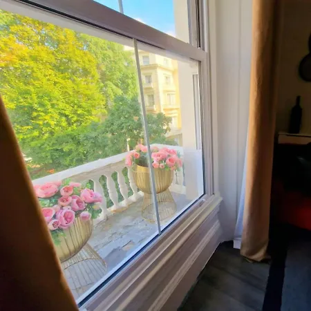 Stylish Hyde Park By Tube Stations With Elevator Apartment